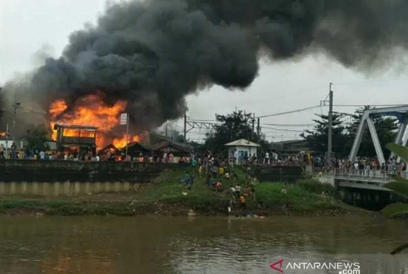 Korsleting Listrik Penyebab Puluhan Rumah Terbakar