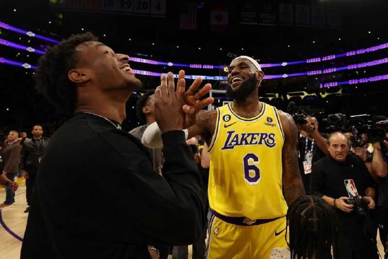 LeBron James Tolak Dipanggil 'Ayah' oleh Anaknya, Bronny, Selama Main Bareng di Lakers