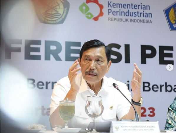 Luhut: Pusat Dukung Pemprov Bali Tertibkan Wisatawan Asing Nakal