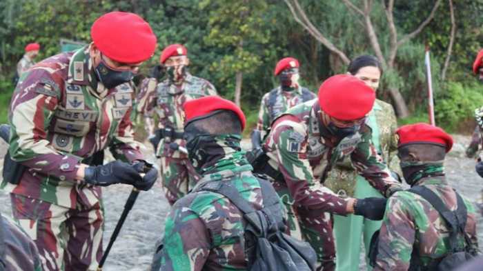 Lulus Pendidikan Komando yang Keras dan Berat, 142 Prajurit Ini Bangganya Bukan Main Resmi Kenakan Baret Merah Kopassus