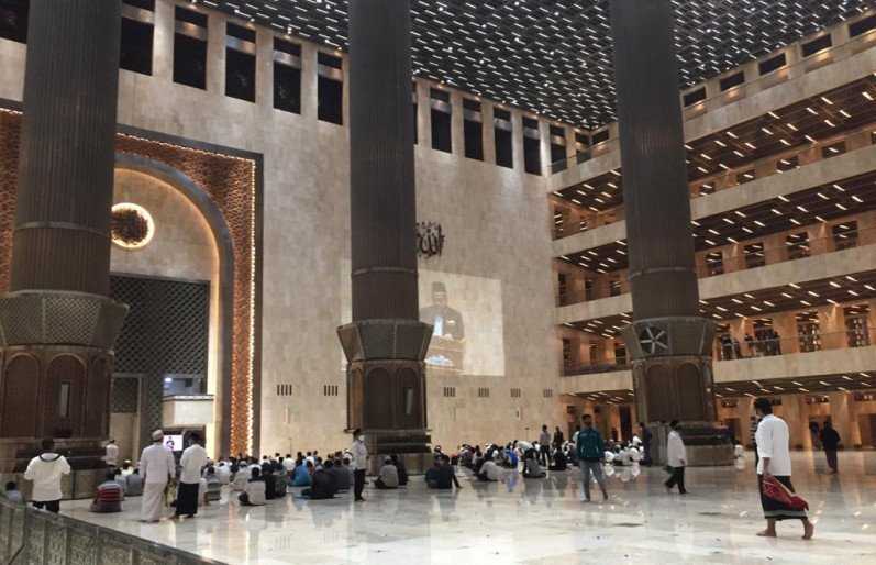 Masjid Istiqlal Selenggarakan Salat Tarawih 1 Ramadan 1442 Hijriyah
