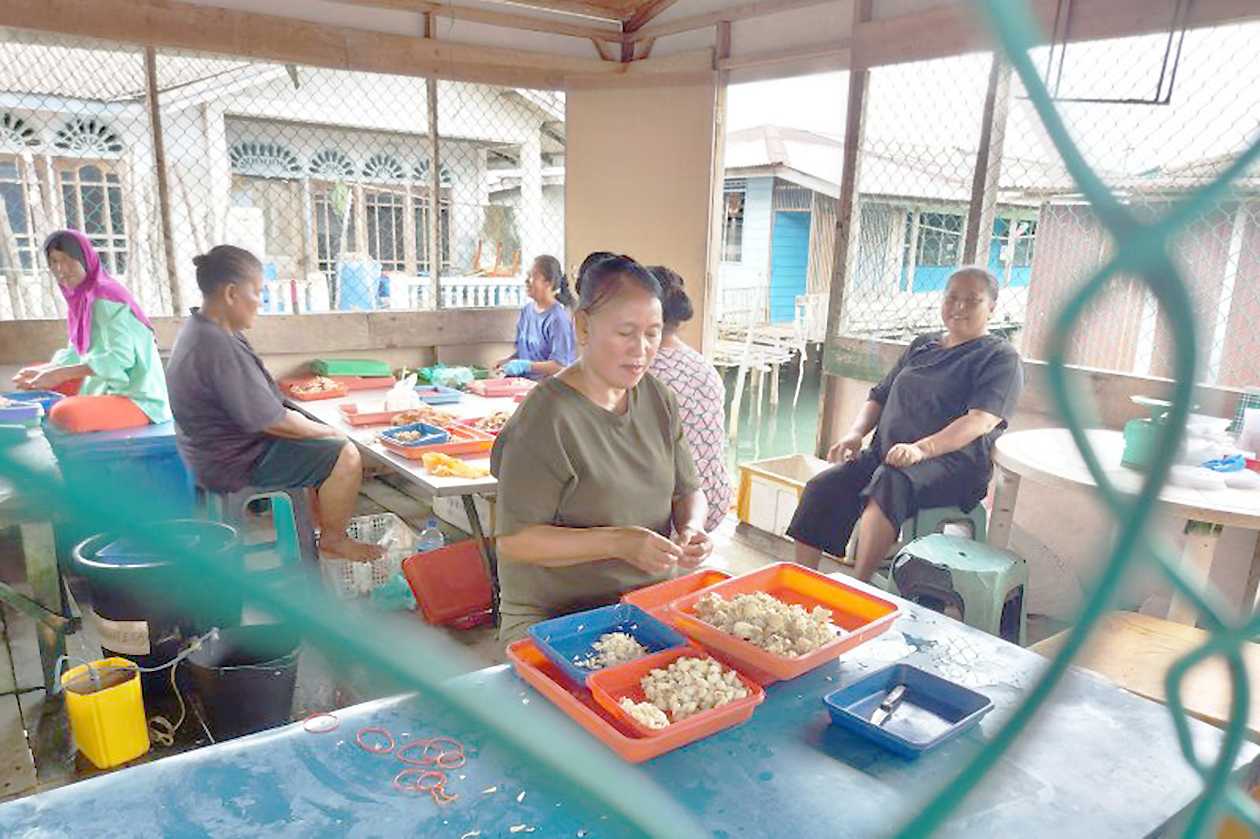 Masyarakat Pulau Kasu Kembangkan Olahan Rajungan