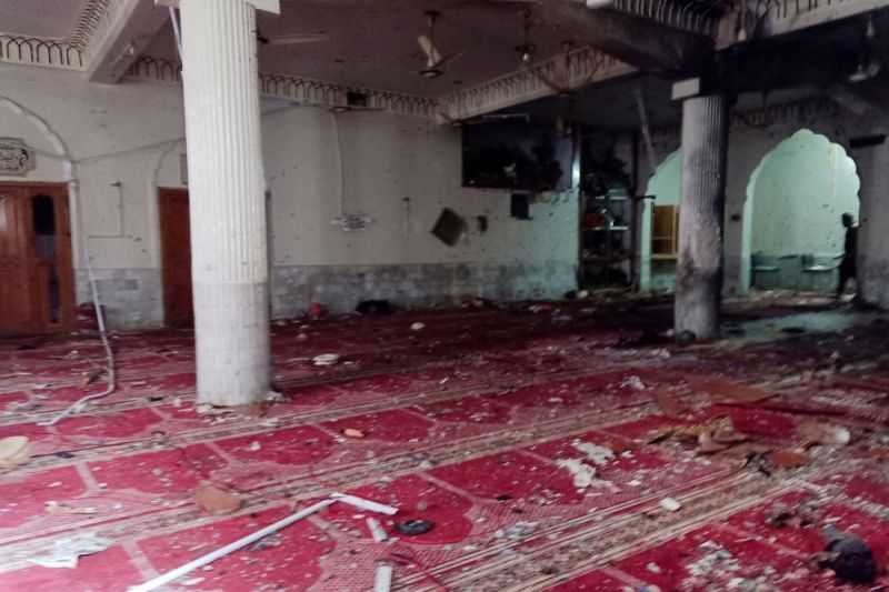 Mencengangkan! Saat Semua Perhatian ke Ukraina, Terjadi Ledakan Bom Bunuh Diri di Masjid Pakistan. 58 Orang Tewas