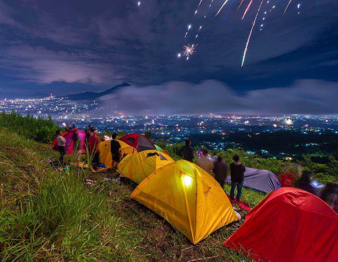 Menikmati Malam dengan Cara Berkemah