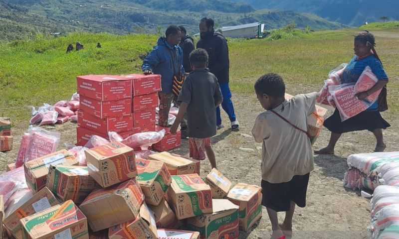 Menko PMK Pastikan Penyaluran Bantuan Pangan ke Yahukimo, Papua Pegunungan Berjalan Lancar