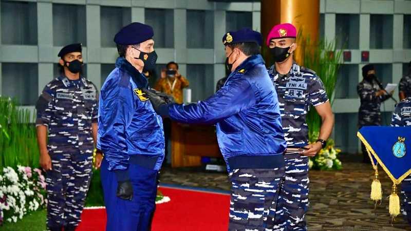 Menkomarves Luhut Dapat Brevet Kehormatan dari TNI AL, Simak Alasannya