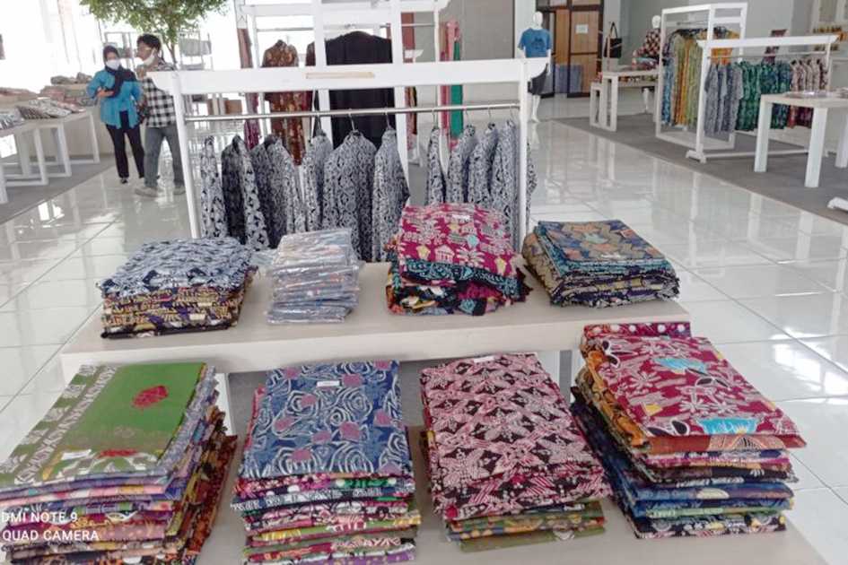 Milenial Banten Gemari Batik UMKM