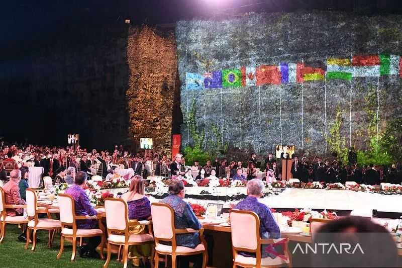 Momen Kompak Pemimpin G20  Mengenakan Tenun Endek di Bali, Bukti Kain Tradisional Indonesia Keren