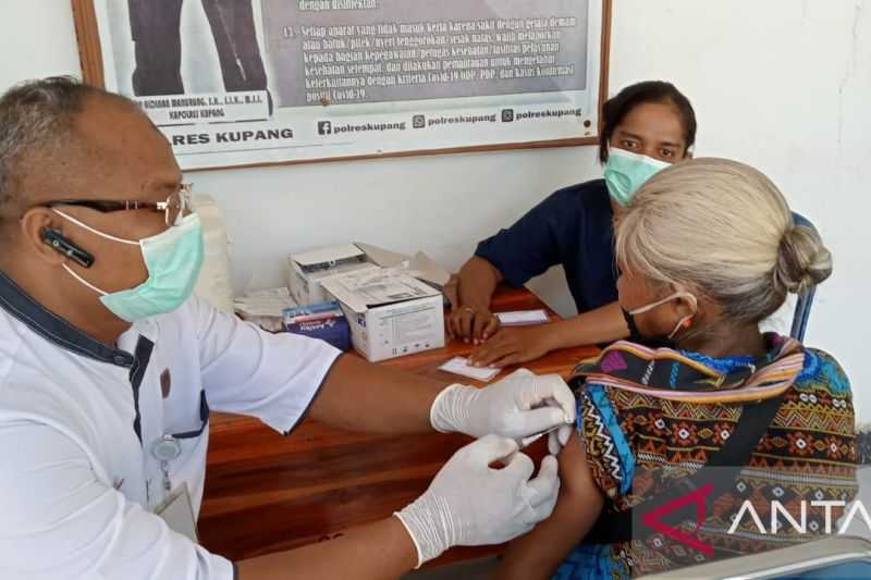 Mudik Dibolehkan, Epidemiolog Ingatkan Pentingnya Vaksin Booster bagi Lansia