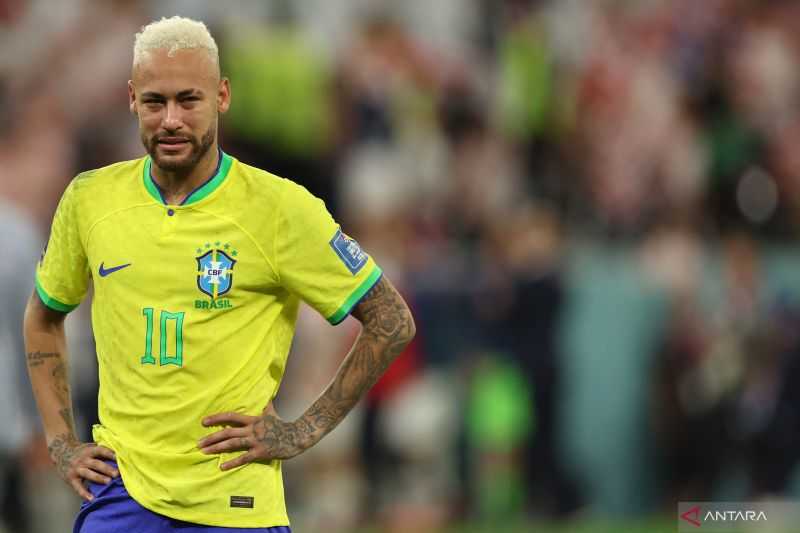 Neymar Menjalani Operasi Lutut di Brasil pada Kamis