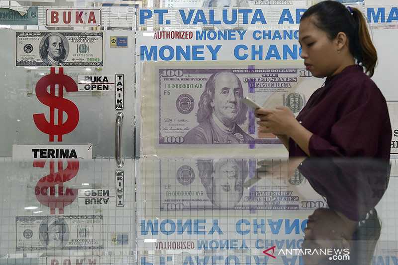 Omicron Membuat Pasar Tetap Gelisah, Dolar Melemah di Perdagangan Asia