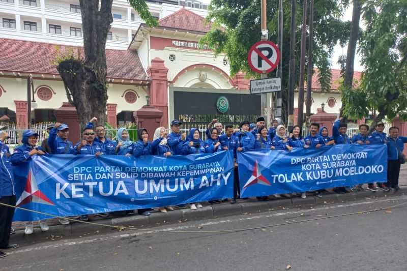 Partai Demokrat Sedang Tidak Baik-Baik Saja, Kadernya Gelar Demonstrasi di PN Surabaya