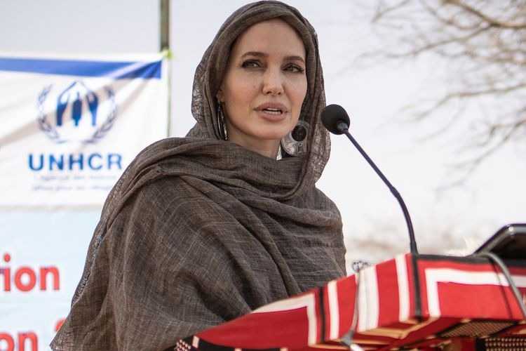 Pecahkan Rekor Instagram Angelina Jolie, Suarakan Kondisi Wanita Afghanistan