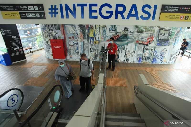 Pelanggan TransJakarta Wajib Tempel Kartu Saat Naik dan Turun Bus, Ini Sanksinya Jika Melanggar