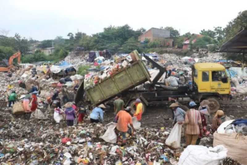 Pemkab Cirebon Fasilitasi TPA Kubangdeleg Alat Pemilah Sampah