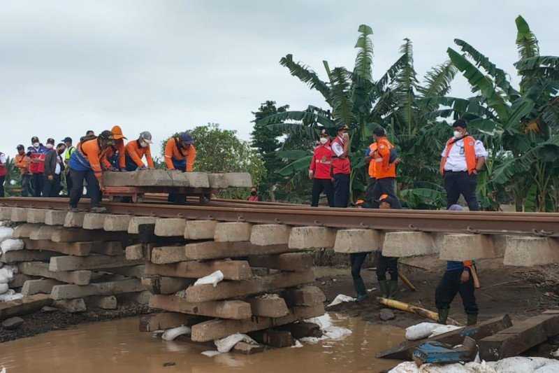 Perbaikan Jalur KA Lintas Utara Jawa Dikebut