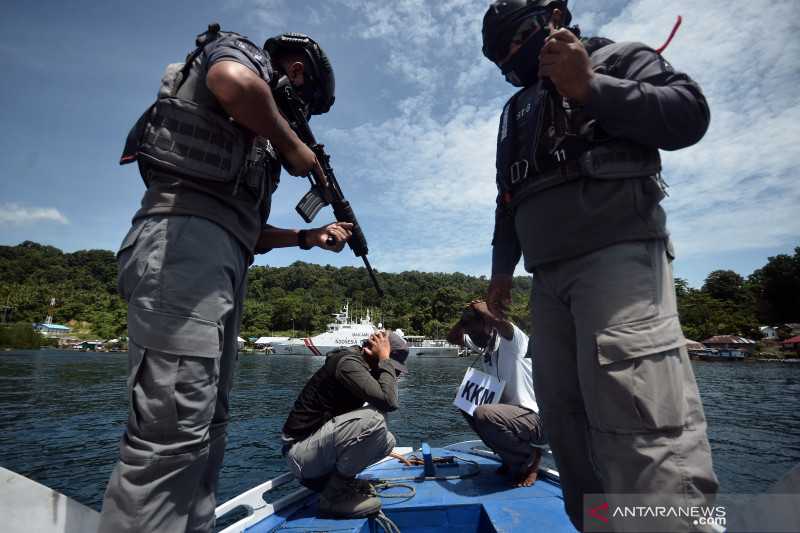 Personel Special Response Team Bakamla Dididik Langsung Pasukan Katak TNI AL