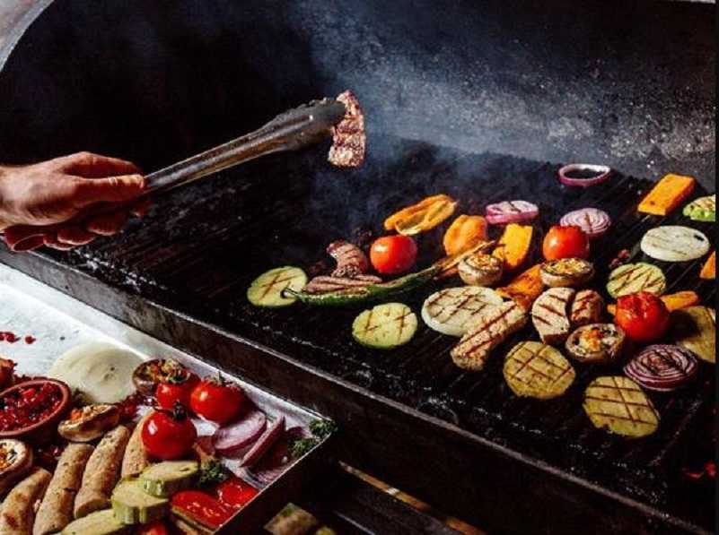 Pesta BBQ Setiap Jumat Malam di Kampung Nelayan Swiss-Belinn Kemayoran