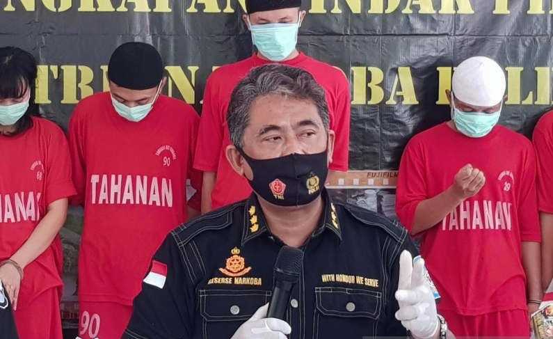 Petugas Angkut Puluhan Pengunjung Tempat Hiburan di Semarang