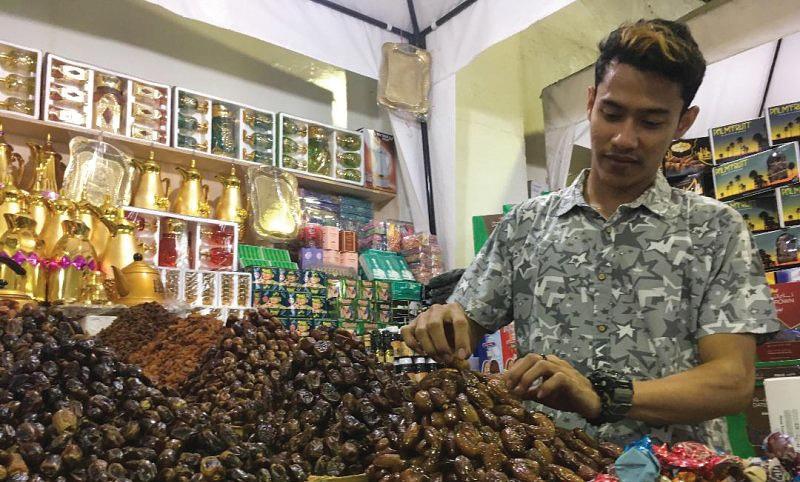 Penjualan Kurma di Pasar Tanah Abang Meningkat