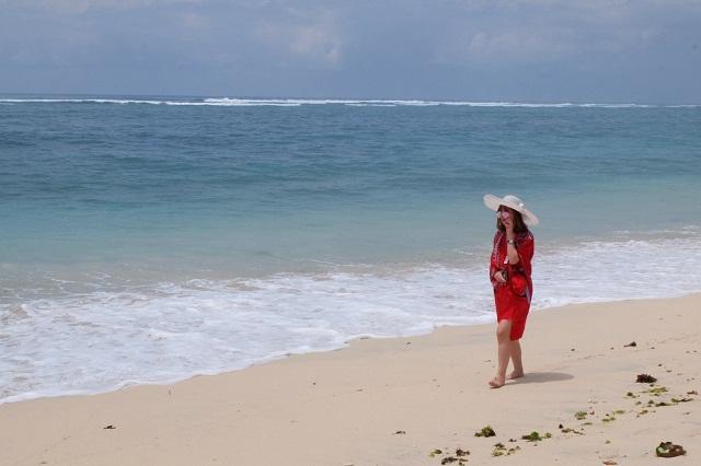 Menikmati Keindahan Pantai Pandawa