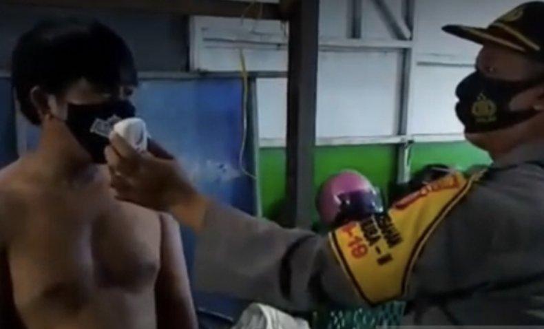 Pedagang Tanpa Masker di Samarinda Disanksi Menghapal Pancasila