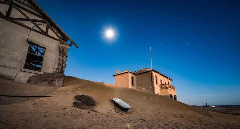 Sejenak di Kota Hantu Kolmanskop, Namibia