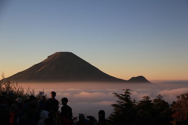 Menjemput Matahari di Puncak Dieng