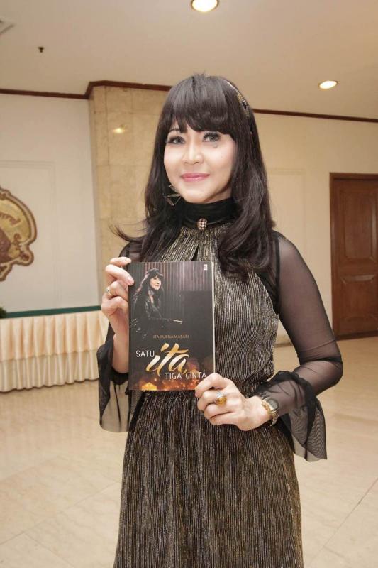 Ita Purnamasari Gelar Konser dan Rilis Buku Biografi