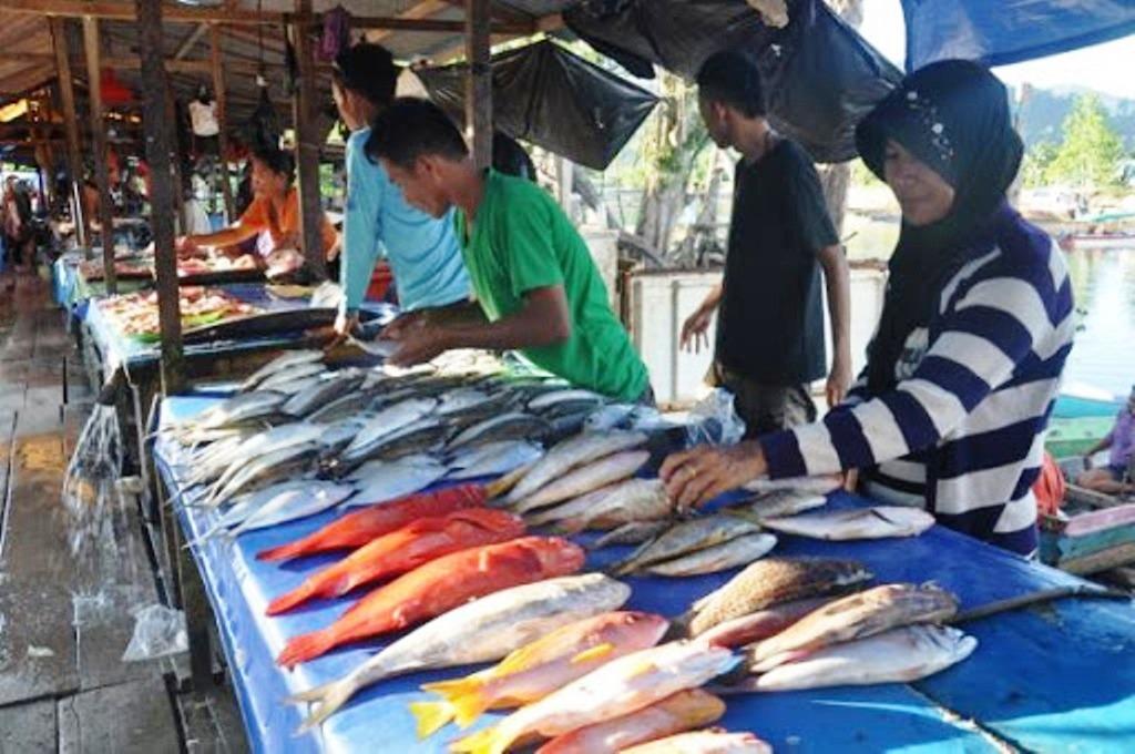 Penjualan Ikan Pasar Tradisional Turun