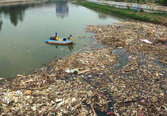 Kali Cisadane Penuh Sampah