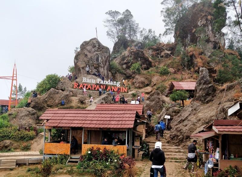 Semilir Angin di Batu Ratapan Angin