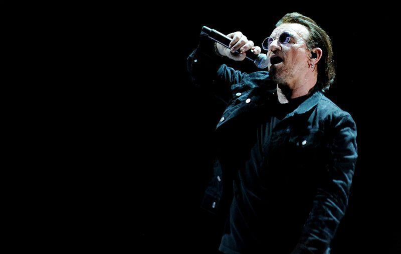 Bono U2 Kampanyekan Soal AIDS dengan Seniman Jalanan
