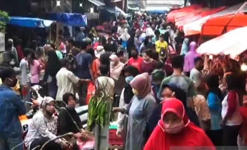 .Pasar Tradisional di Jakarta Timur Terapkan Satu Pintu