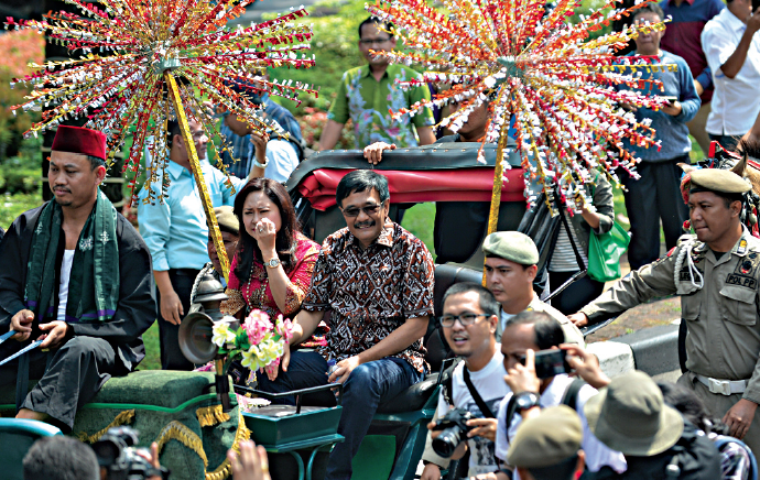 Kereta Kencana Mengantar Djarot Jadi Rakyat Biasa