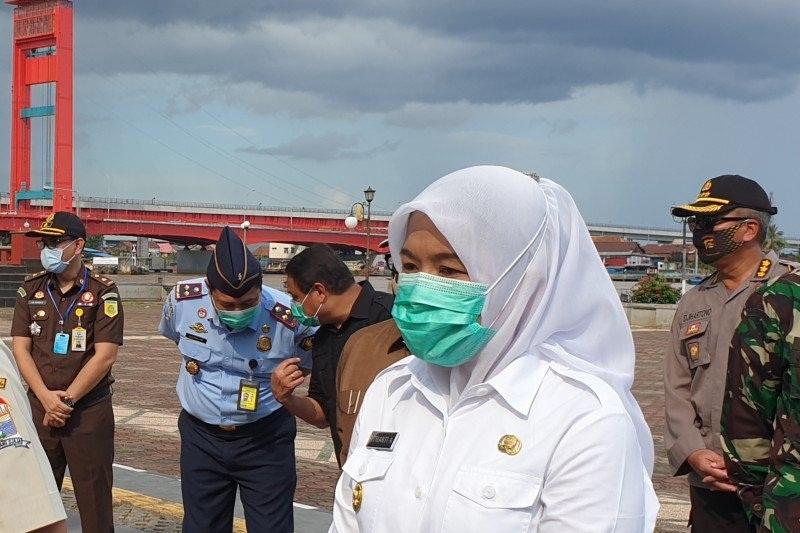 Wakil Walikota Palembang Tebar Benih Ikan di Sungai Musi