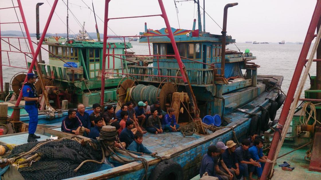 Berjibaku Menjaga Kelestarian Laut Nusantara