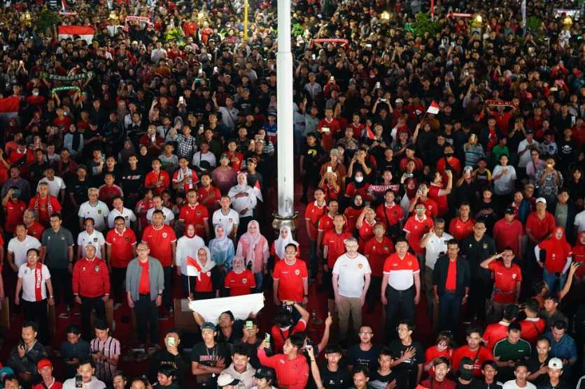 Pj. Gubernur Jatim Nobar Piala Asia U-23 Bersama Pemain Legenda Persebaya dan Timnas