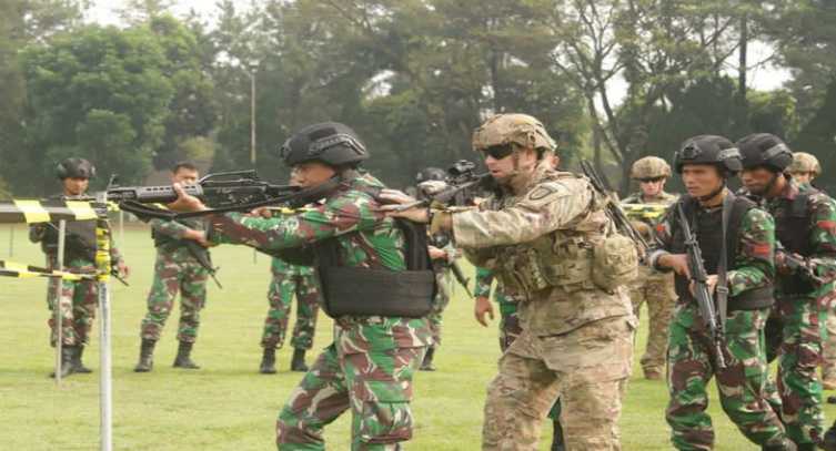 Prajurit Raider 411 Kostrad dan Tentara Amerika Gelar Latihan Pertempuran Kota