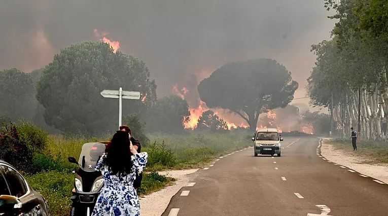 Prancis Dilanda Kebakaran Hutan, 2.000 Orang Dievakuasi