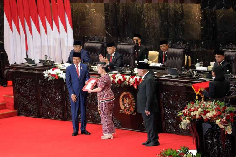 Presiden Jokowi Akan Menaikkan Gaji ASN termasuk PNS Pada APBN 2024 1