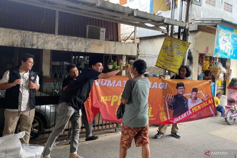 Prorakyat Kecil, Relawan Pramono-Rano Bagikan 500 Paket Makan Siang Gratis di Jaksel