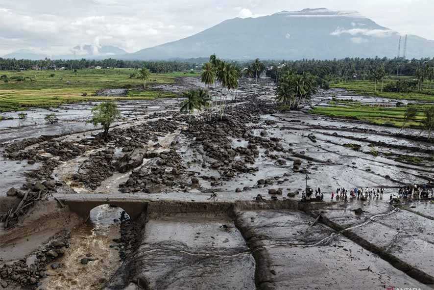 Puluhan Orang Meninggal akibat Banjir Lahar Dingin Gunung Marapi