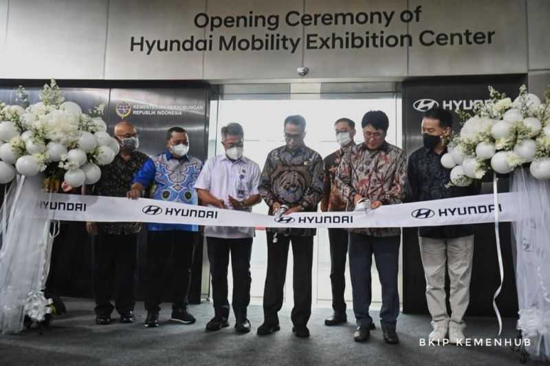 Pusat Pameran Kendaraan Listrik di TMII Diresmikan