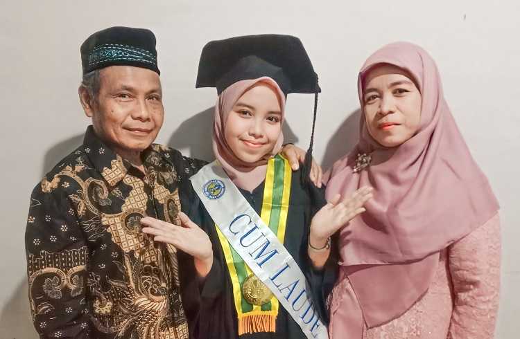 Putri Guru TK Raih Indeks Prestasi Tertinggi pada Wisuda UNY