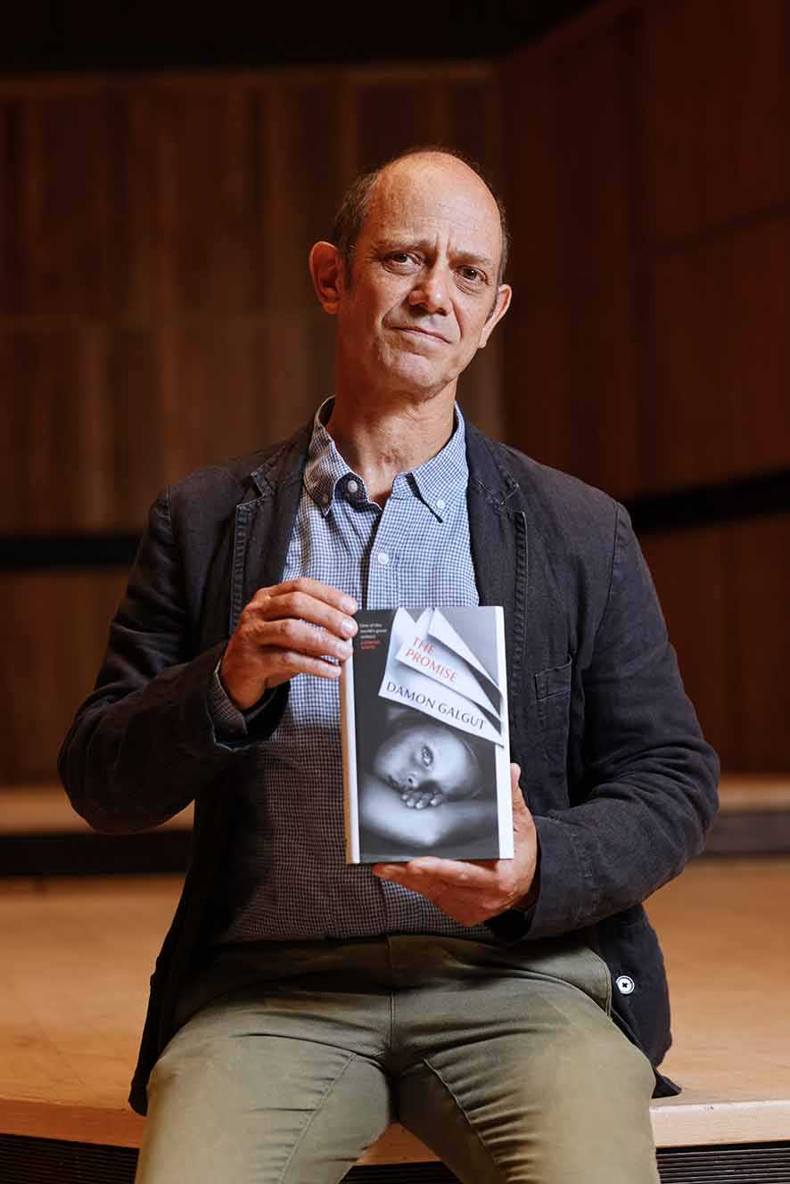 Raih Penghargaan Sastra Bergengsi Booker Prize