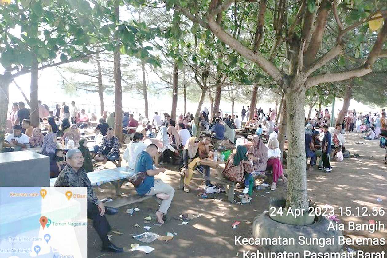 Ramai! Hampir 20 Ribu Orang Kunjungi Pantai Pasaman