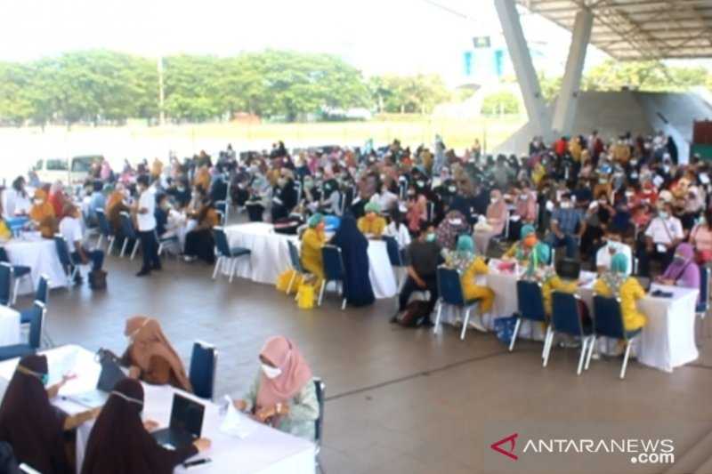 Ratusan Guru di Makassar Jalani Vaksinasi Covid-19
