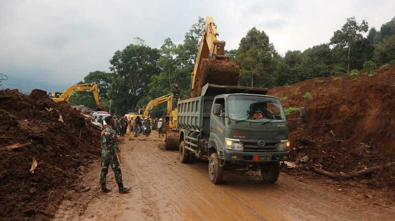 Ratusan Prajurit Zeni AD Dikerahkan untuk Bantu Atasi Gempa Cianjur