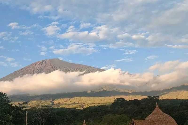 Rinjani 'Zero Waste Mountain Camp' untuk Kurangi Sampah di Jalur Pendakian